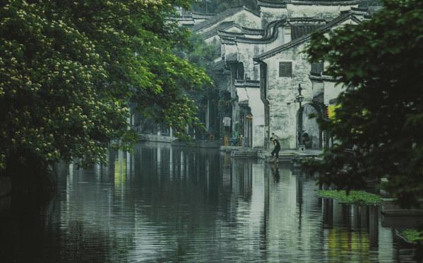 西部数据Q2营收同比降2% Q3业绩指引超预期